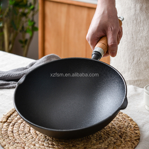 Pre-Dày Dạn Đúc Sắt Chảo <span class=keywords><strong>12</strong></span> Inch Đầu Bếp Của Chảo Pan Với Rót Vòi Tay Cầm Bằng Gỗ Đúc Sắt Chảo - Product Image 4