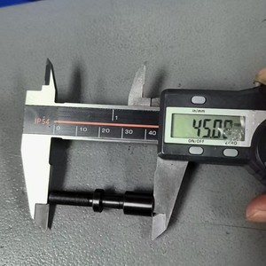 Vis de réglage Roland 45*6mm pour support de circuit d'eau de presse d'impression - Product Image 2