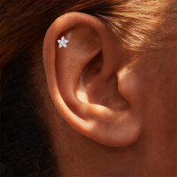 Pendiente de cartílago de oreja geométrico de moda con moissanita de corte Asscher, diseño de flor, estrella, borla y parte trasera plana roscada 100% de otros materiales.