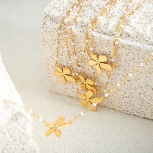 Collar con Colgante en Forma de Flor Personalizado, Estilo Retro de Lujo Ligero, Acero de Titanio, Cadena de Hueso con Cierre de Oro de 18k, Joyería Chapada en Oro - Product Image 6