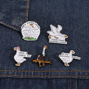 เข็มกลัดเคลือบรูปสัตว์น่ารักที่กำหนดเองสำหรับเพื่อนเด็ก - Product Image 3