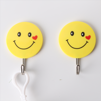 4 crochets adhésifs Kawaii Smiley Face, décoration murale joyeuse pour chambre d'enfant, crochets adhésifs sans dommages pour accessoires d'enfants