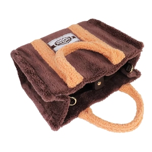Bolso Tote Marrón Personalizado para Mujer, con Correa Cruzada de Peluche, Textura de Piel de Cordero, para Otoño e Invierno - Product Image 3