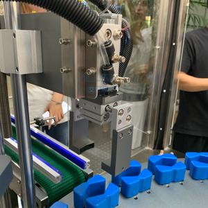 Machine de remplissage de parfum, machine de bouchage rotative automatique pour la production de parfums - Product Image 3