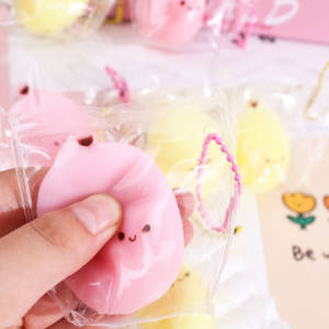 Jouet anti-stress en TPR en forme de banane souriante, unique, à rebond lent, simulation de fruit, cadeau souple, vente en gros directe d'usine, personnalisable - Product Image 3