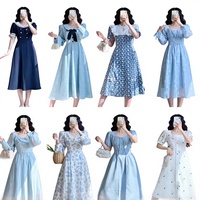 Robe midi élégante à imprimé floral vintage et manches bouffantes, styles variés tendance 2025 pour femme, idéale pour le quotidien décontracté ou les soirées.