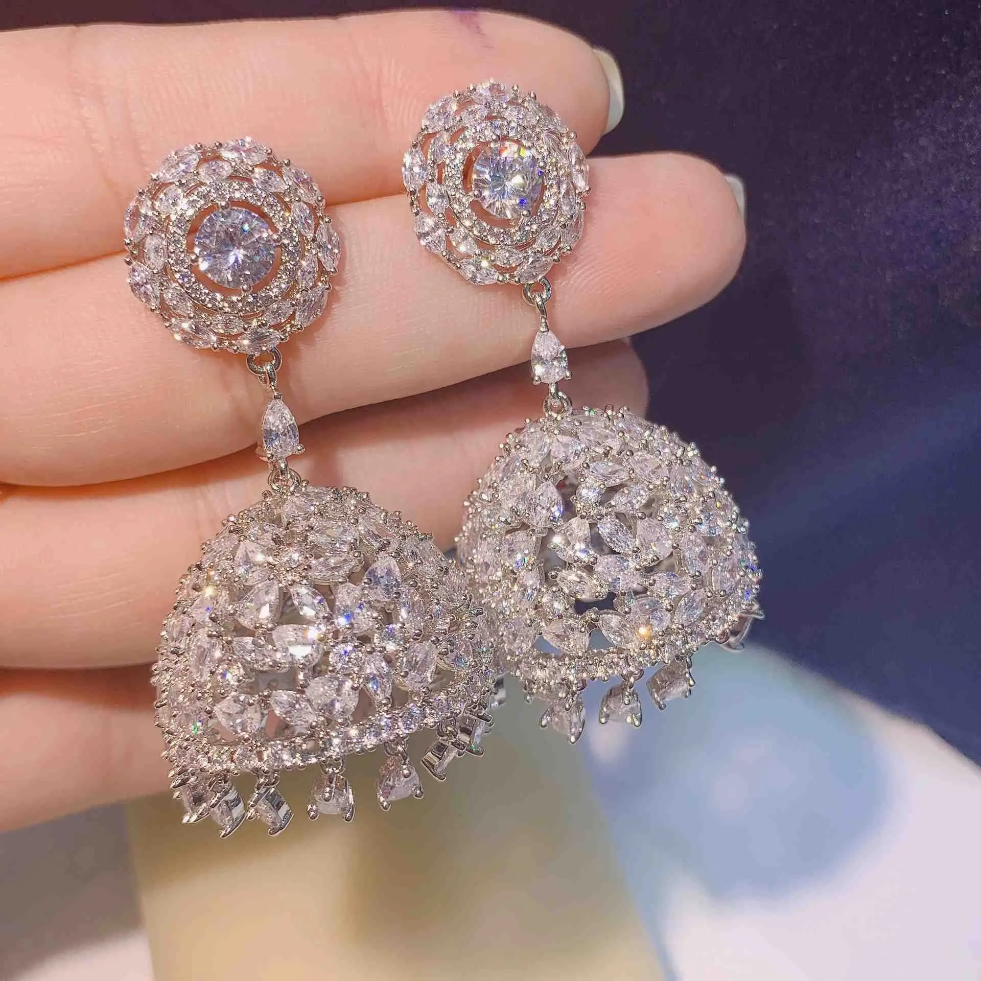 Mewah S925 Sterling Silver Jarum Panjang Berongga Rumbai Bell Drop Earrings Penuh Zircon Indiana Jhumka Chandelier Anting