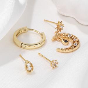 <span class=keywords><strong>Dina</strong></span> venta al por mayor caliente mujeres delicado liso bucle pendientes conjunto Luna y estrellas Huggies minimalista Piercing pendientes conjunto gota Stud - Product Image 4