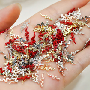 Adornos Metálicos 3D para Uñas con Forma de Serpiente, en Rojo, Dorado y Plateado, de Lujo, No Tóxicos, con Parte Posterior Plana, para Decoración de Uñas DIY - Product Image 4