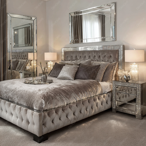 Juego de Dormitorio Moderno de Lujo Estilo Británico, Cama King-Size con Marco de Madera y Cristales de Diamante, con Acabado Espejado para Casa o Apartamento - Product Image 1