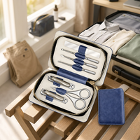 Ensemble de manucure 7 pièces en acier au carbone avec étui de voyage bleu marine à fermeture éclair dorée et design compact pliable