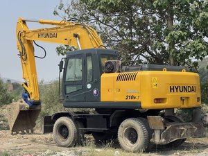 รถขุดไฮดรอลิกฮุนได รุ่น 210w-7 น้ำหนัก 21 ตัน พร้อมบุ้งกี๋ขุดขนาด 1.05 ลบ.ม. รถจักรกลหนักระดับมือสอง ราคาถูก รับประกัน 1 ปี - Product Image 4