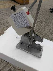 Machine manuelle à double clips pour emballer ou sceller les saucisses de légumes ou de fruits ou autres dans l'industrie alimentaire - Product Image 4