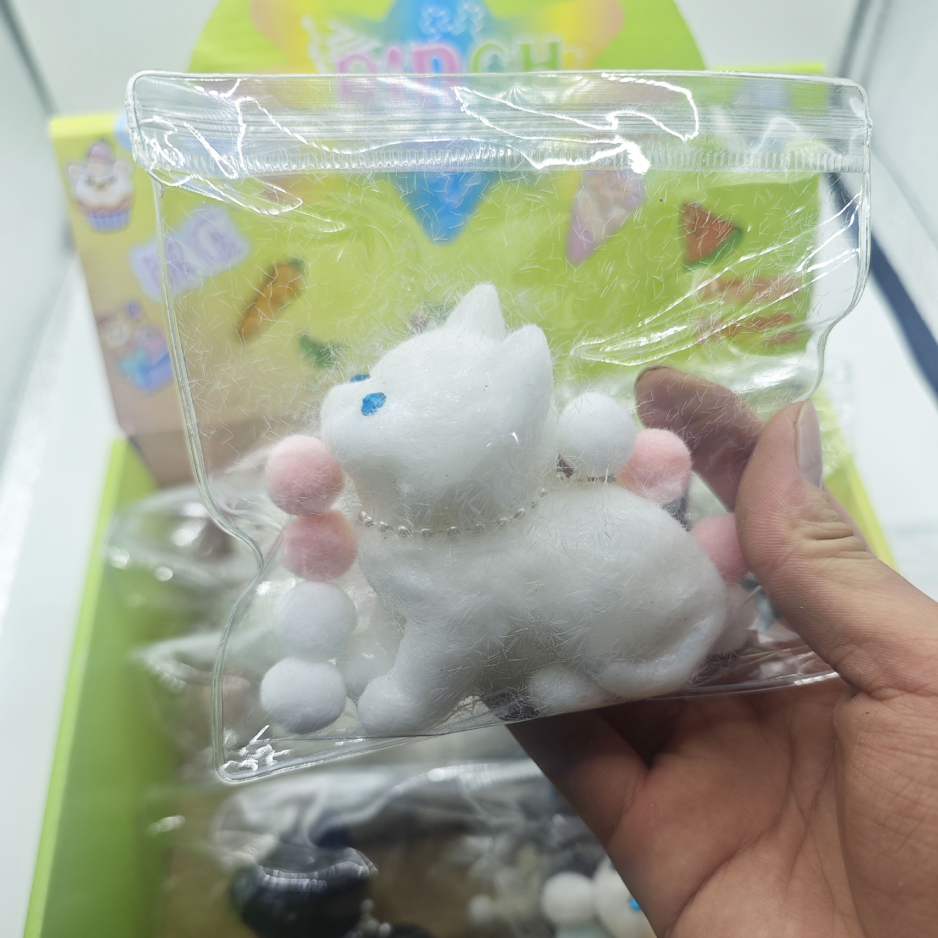 Cute lucky cat-white