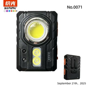 Lampe torche porte-clés d'extérieur, lumière LED compacte de 6,7 cm pour le camping et la randonnée - Product Image 2