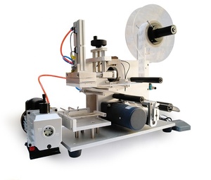 Machine d'étiquetage semi-automatique SY-60 pour bouteilles plates - Product Image 1