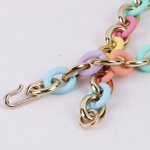 قلادة جديدة ذات أشكال هندسية بألوان مبهجة قلادات على شكل حبل قلادة أكريليك للنساء تصميم بوهيمي متعدد الألوان - Product Image 4