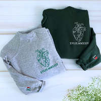 Sudadera de corazón con inicial bordada personalizada, camisa de pareja, inicial en la manga, camisa de pareja, boda, regalo de San Valentín