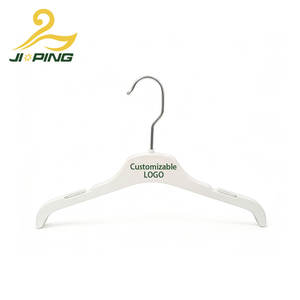 Оптовые пластиковые вешалки белого цвета с индивидуальным логотипом |   Металлический крючок с защитой от скольжения для магазинов одежды и бутиков, вешалка для детской одежды - Product Image 1