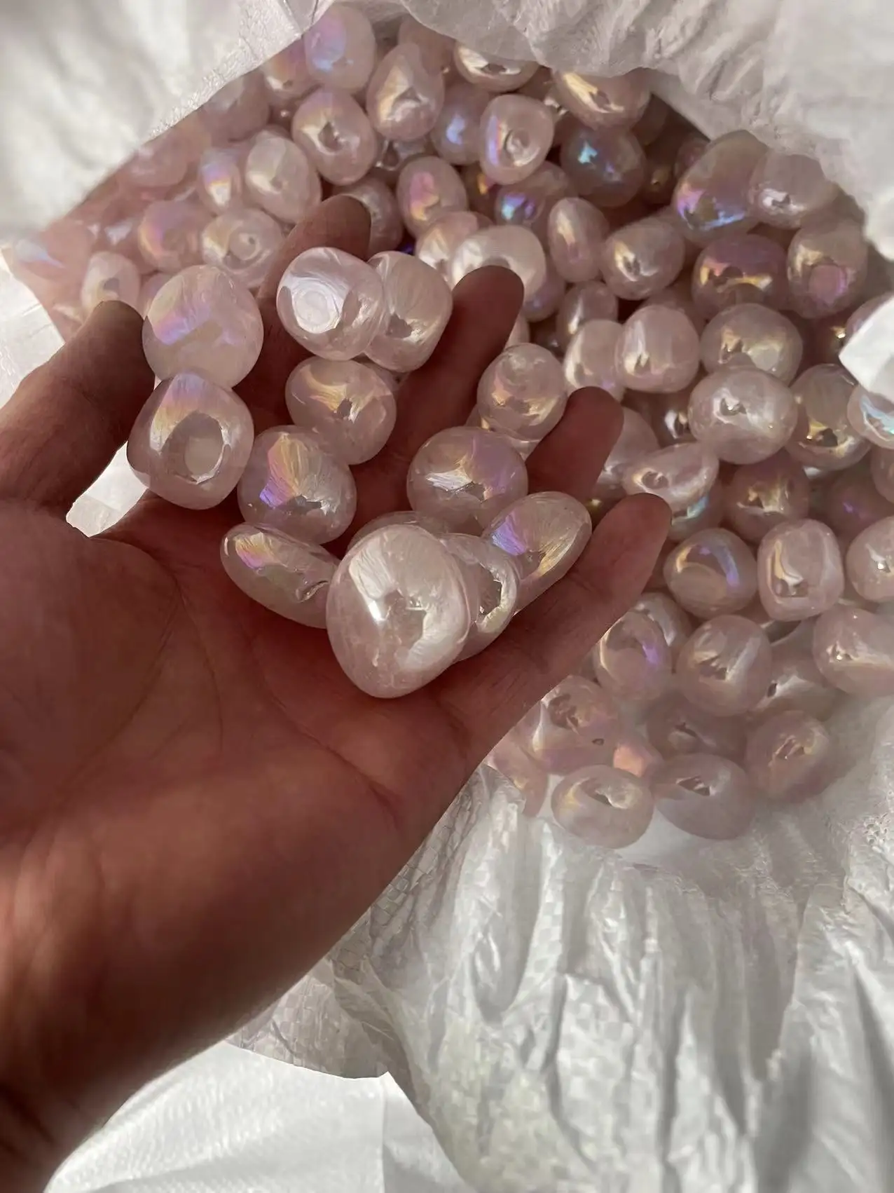 Wholesale natural quartz polished donghai crystals healing stones aura rose quartz bulk tumbled stones