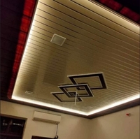 Panneau de plafond décoratif en PVC, imitation bois, lamelles creuses, imperméable, facile à nettoyer, matériau de construction intérieur