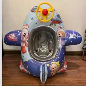 Avion en PVC blanc avec volant, siège gonflable taille bébé et anneau de natation pour les installations de divertissement aquatique - Product Image 3