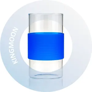 批发极简高硼硅玻璃咖啡杯，带彩色硅胶盒，用于水或其他饮料饮料不倒翁