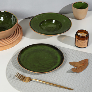 Assiette à poisson en céramique de Chaozhou personnalisée, forme ovale spéciale, vert olive, luxe léger, rétro vintage, pour la maison et la restauration - Product Image 3