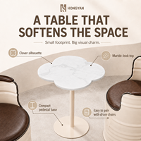 Ensemble de conversation pour café commercial avec 4 fauteuils crème en forme de tambour et table ronde aspect marbre pour salons, halls d'accueil et espaces d'attente