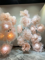 Lussuoso e Romantico Sfondo Scenografico con Fiori Giganti in Organza per Ingresso Matrimonio, Decorazione per Banchetti di Fidanzamento, Vetrine di Negozi
