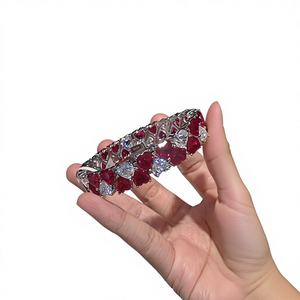 Bracelet en rubis de laboratoire en forme de cœur, avec silicone et perles d'imitation, style élégant pour les occasions festives - Product Image 1