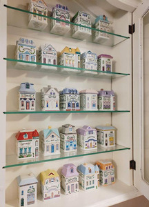 Ensemble de pots à épices en céramique en forme de maison colorée, décoratifs, avec couvercle - Product Image 6