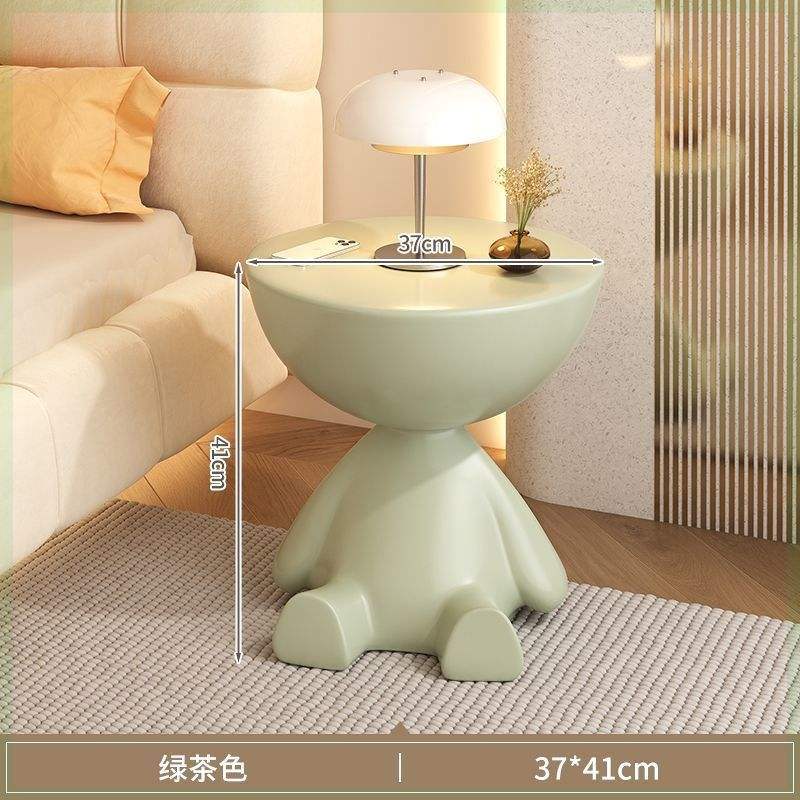 Table basse design à plateau plat vert matcha.