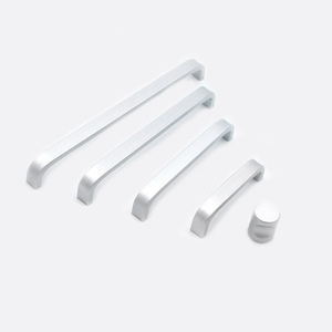 Tiradores de Muebles Modernos y Sencillos de Aleación de Aluminio Jin Aoding para Puertas de Armarios y Cajones de Cocina con Acabado Pulido - Product Image 1