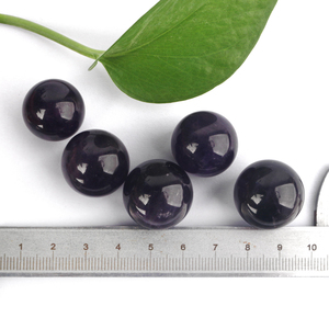 Petite boule de cristal de 2 cm, vente en gros, sphère de cristal d'améthyste violette foncée naturelle pour la guérison, pour cadeaux - Product Image 2