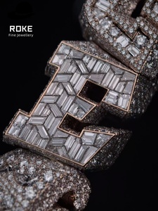 <span class=keywords><strong>Pendentif</strong></span> vertical personnalisé en <span class=keywords><strong>or</strong></span> rose 10K avec <span class=keywords><strong>initiale</strong></span> ou nom, serti de diamants de laboratoire taillés irrégulièrement de 3 pouces - Product Image 5