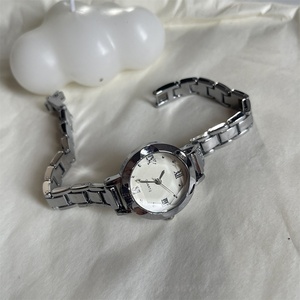 Reloj de Pulsera de Cuarzo para Mujer, Simple y Elegante, de Lujo Ligero, Retro, con Esfera Azul Pequeña y Correa de Aleación - Product Image 1