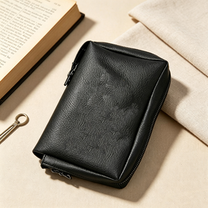 Mittelgroße Maßgefertigte Kunstleder-Buchhülle mit Reißverschluss Bestickt oder Schlicht Personalisierte Initialen für Missal- und Gebetsbuchhalter - Product Image 1