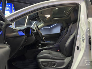 Toyota <span class=keywords><strong>CHR</strong></span> LE SUV d'Occasion 2019 avec Conduite à Gauche, Transmission Intégrale, Boîte Automatique, Pneus R17, <span class=keywords><strong>Moteur</strong></span> <span class=keywords><strong>Hybride</strong></span> Turbo, Provenant de Chine - Product Image 5