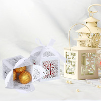 Boîte à cadeaux en papier blanc, boîtes à bonbons découpées au laser avec rubans, boîtes à cadeaux de baptême