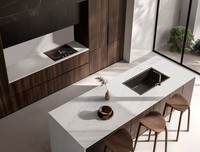 Dalle de quartz blanc Calacatta avec veines gris clair dorées pour plan de travail de cuisine, meuble-lavabo et panneau mural 3500x2000mm
