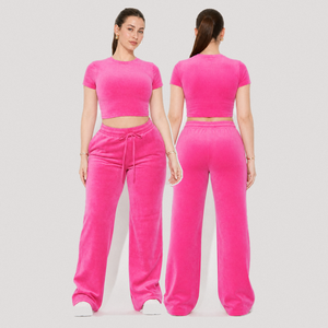 Ensemble de vêtements de sport décontractés pour femmes en deux pièces de haute qualité avec logo personnalisé, tissu en velours respirant - Product Image 3