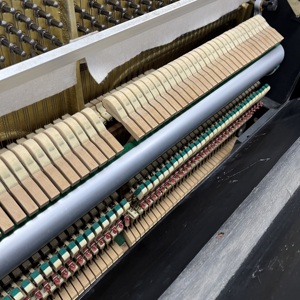 <span class=keywords><strong>Piano</strong></span> droit intemporel KAWAI BL31 1973-1980 fabriqué au Japon, action anti-âge et sonorité constante pour une utilisation à long terme - Product Image 1