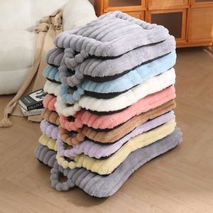 आधुनिक आरामदायक सर्दियों पालतू बिस्तर मछली पैमाने पैटर्न कुत्ते चटाई और बिल्ली बिस्तर रचनात्मक हड्डी आकार नरम और स्वस्थ कार्टन पैक - Product Image 1