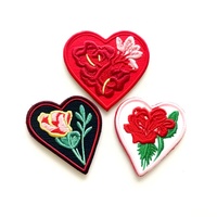 Parches al por mayor con forma de corazón, bordado retro de rosas de diosa, insignia termoadhesiva, accesorios florales estéticos para ropa de San Valentín