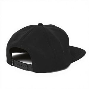 Casquette plate à 5 panneaux de haute qualité en polyester avec logo brodé personnalisé, décontractée, pour l'extérieur, les affaires et les voyages, taille unique. - Product Image 4