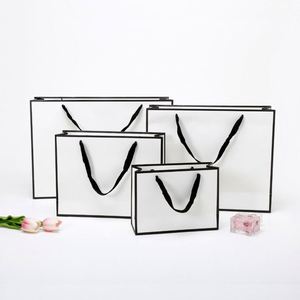 Bolsa de Papel Blanca Personalizada para Tienda de Ropa, con Logotipo Impreso, Opción de Bolsa de Regalo - Product Image 1