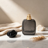 Flacon de parfum en verre personnalisé avec logo, 50 ml, texture glace craquelée, gris anthracite avec capuchon noir brillant, étiquette privée, vente en gros