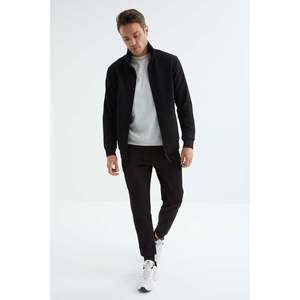 Ensemble de survêtement noir pour homme Hugo Air Jones - Vêtements de sport confortables en mélange de polyester et de coton pour un style de vie actif - Product Image 4