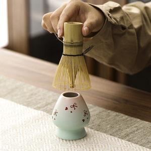 Juego de tazas de matcha Floral Bud para el lanzamiento de la nueva colección transfronteriza para amantes del matcha, que incluye <span class=keywords><strong>tetera</strong></span> de cerámica Floral Bud, <span class=keywords><strong>plato</strong></span> de bambú y caja de regalo con paño de limpieza. - Product Image 5